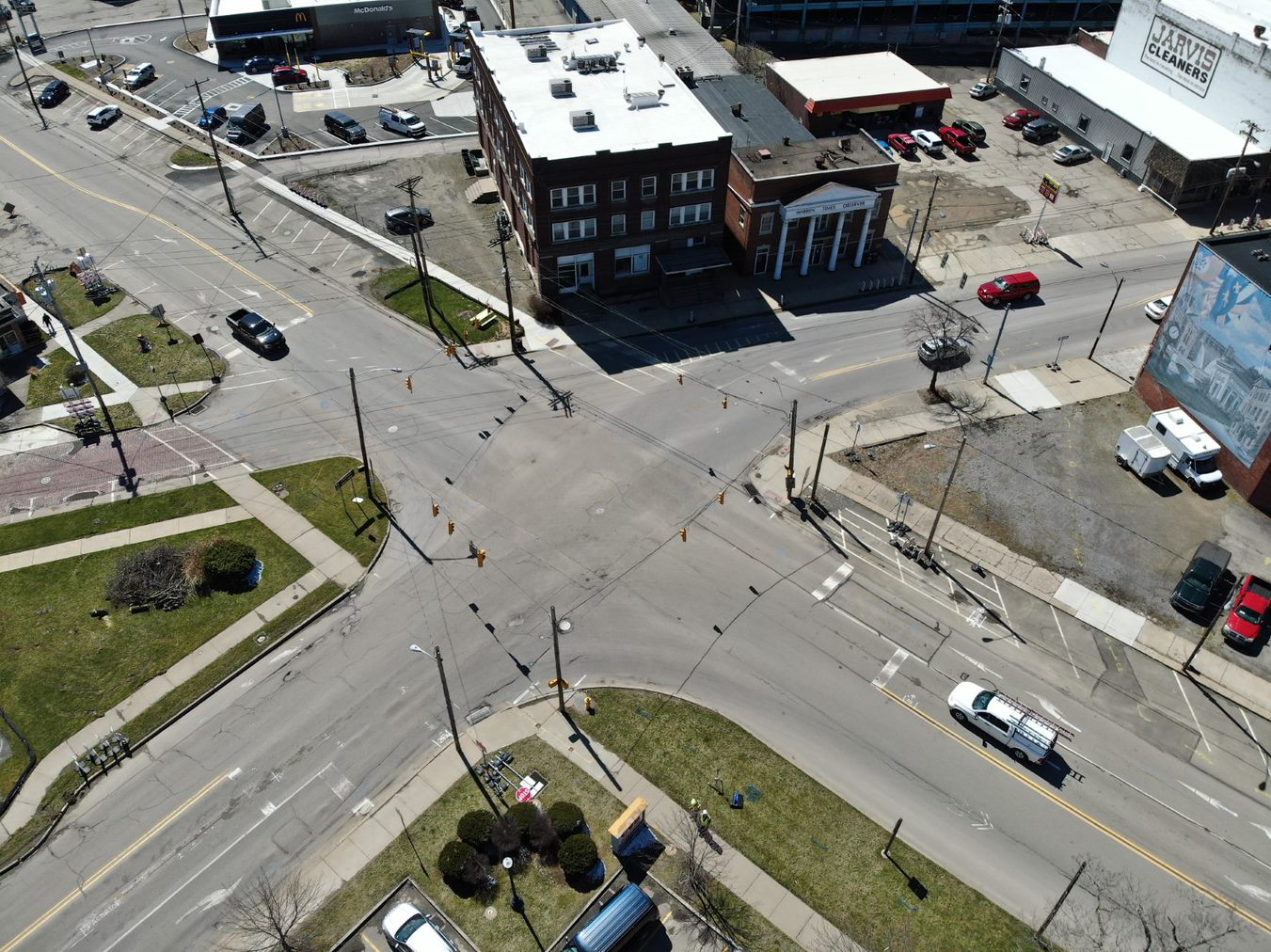 A single-lane roundabout will be built at the intersection of Market Street and Pennsylvania Avenue in Warren.